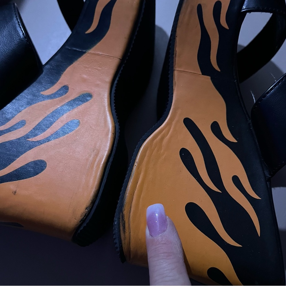 Harley-Davidson Black Platform Wedge Sandals with Orange Flame Motif - Picture 3 of 6